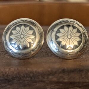 Elegant Silver Floral Decorative Accents